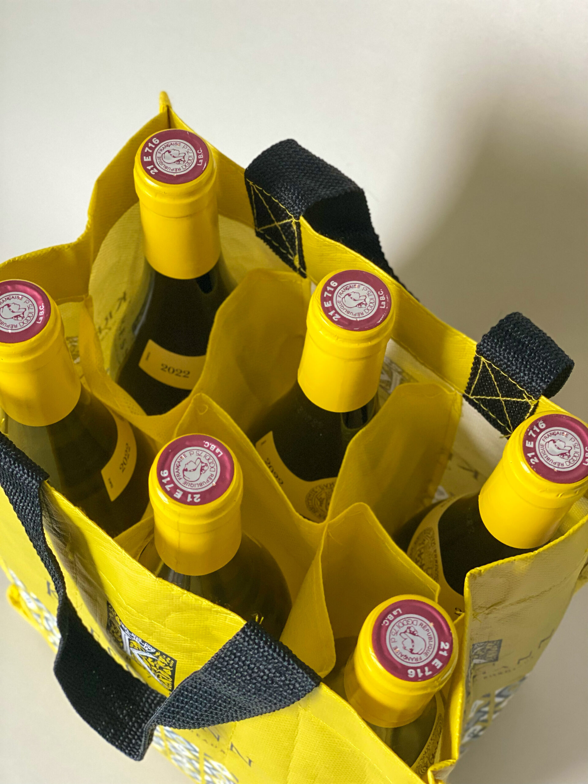 Flaskpåse med fack och plats för sex flaskor.