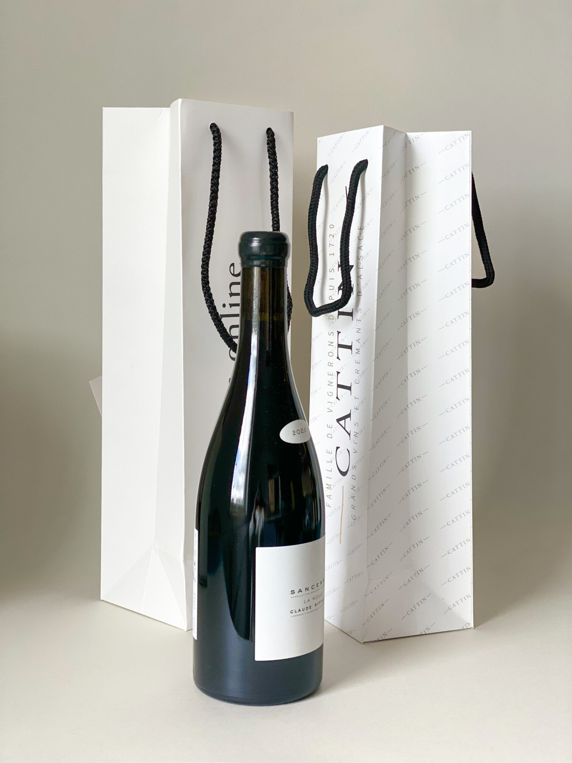 Vinpåsar med tryck och handtag i bomull. Perfekt för present och butik.